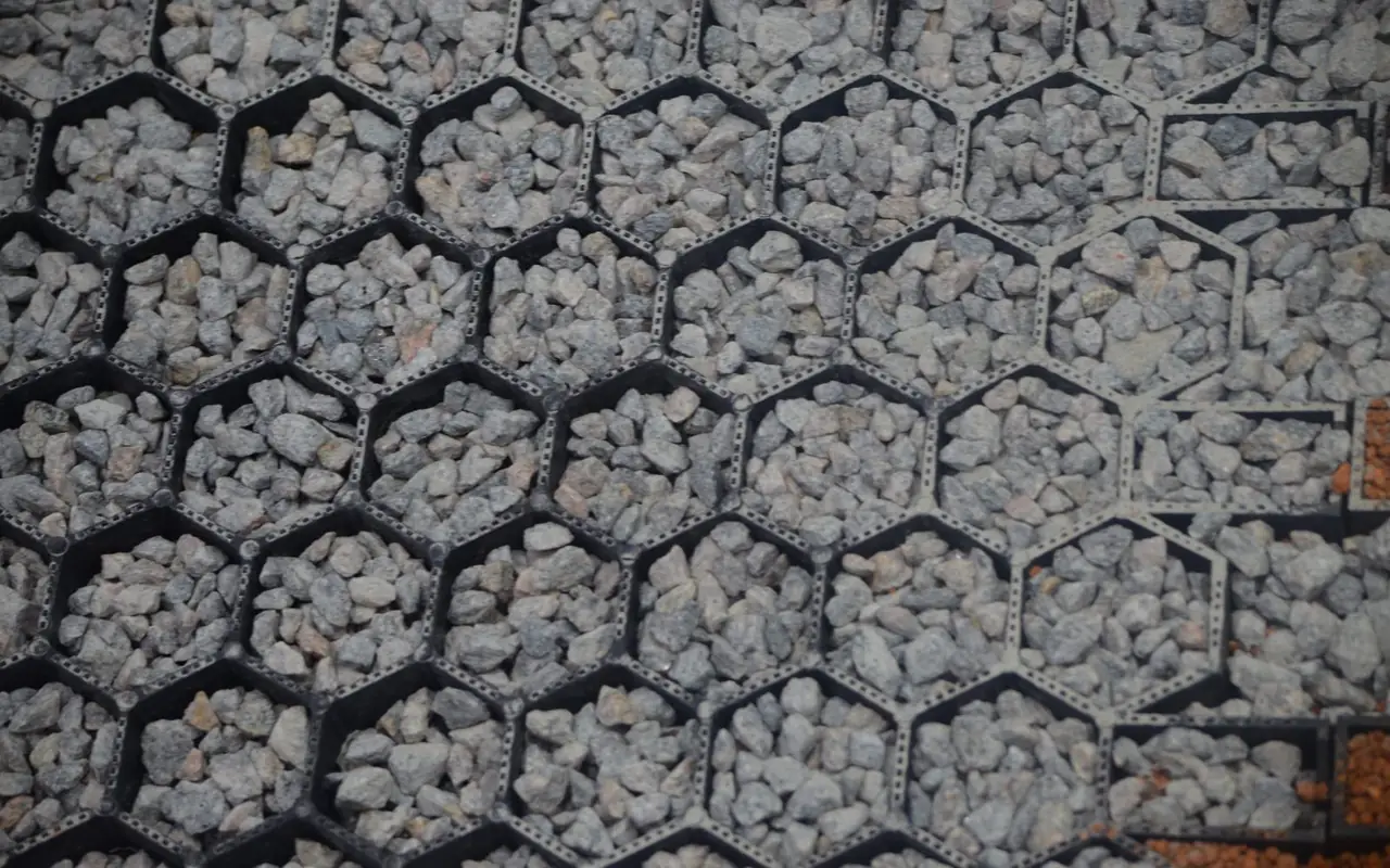 Stone chips locked in the OC-HD 40 cells