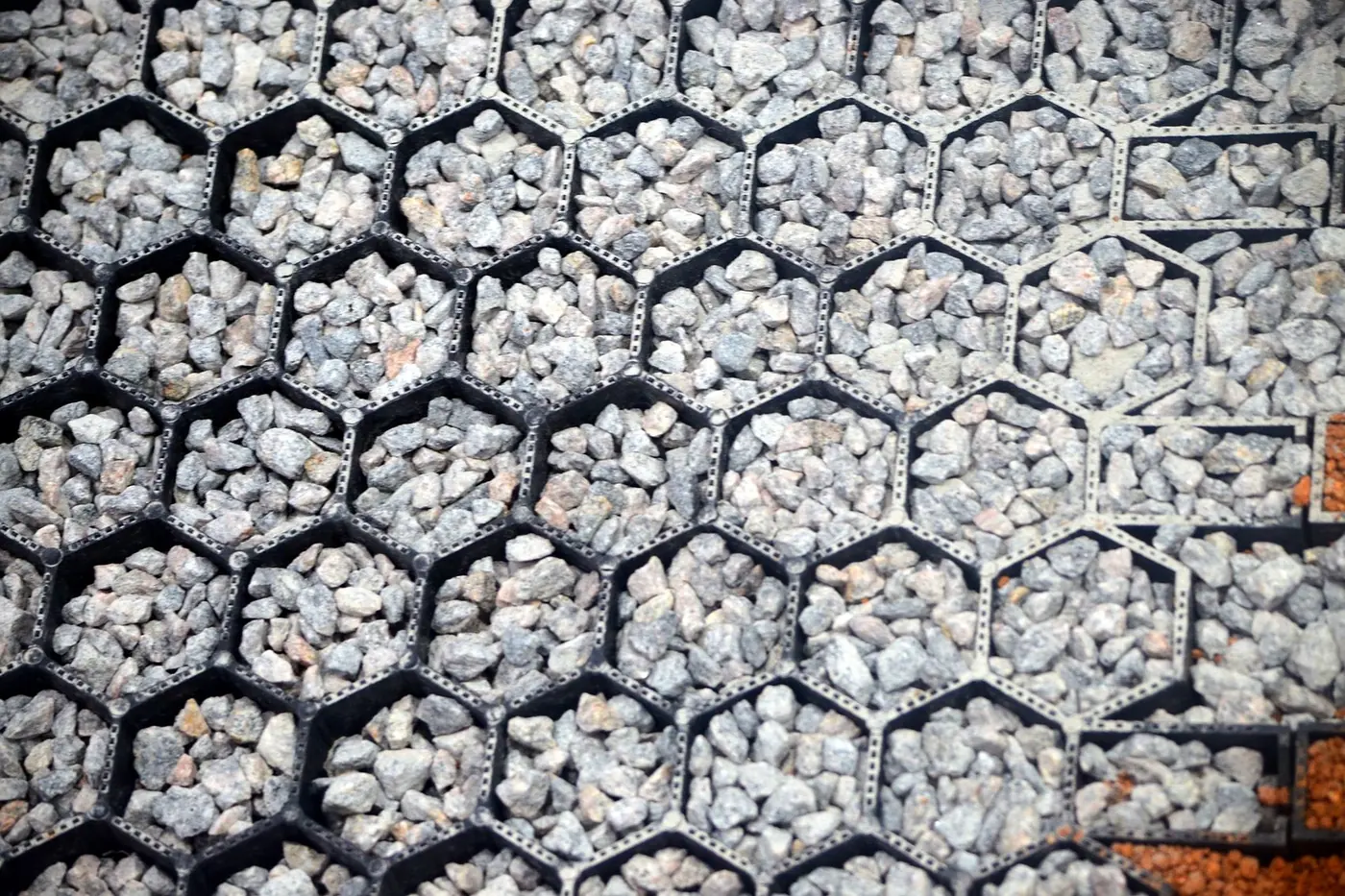 Stone chips locked in the OC-HD 40 cells